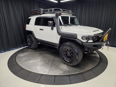 Used 2013 Toyota FJ Cruiser 4WD image 11