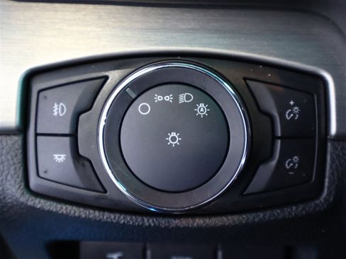 Used 2016 Ford Explorer Platinum image 28