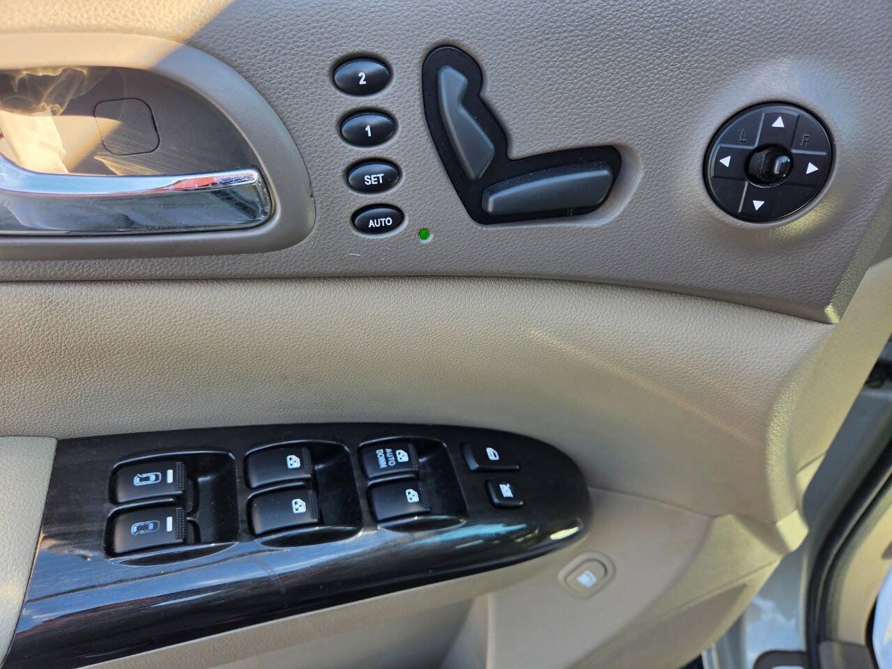 Used 2012 Kia Sedona EX w/ Luxury Pkg FWD image 12