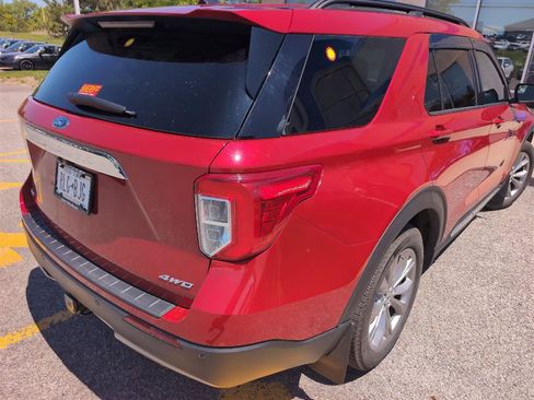 Used 2023 Ford Explorer XLT w/ Equipment Group 202A AWD/4WD image 3