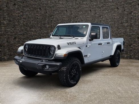 Used 2024 Jeep Gladiator Sport AWD/4WD image 6