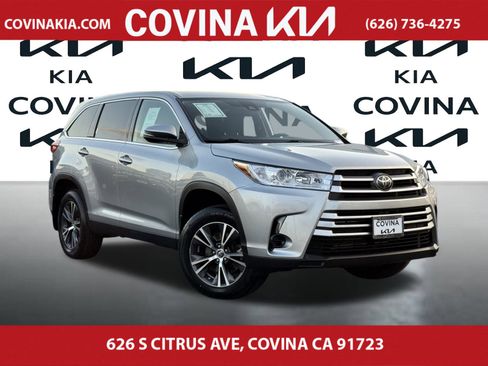 Used 2019 Toyota Highlander LE image 2