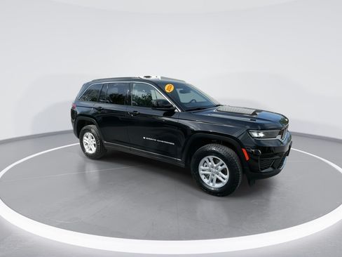 Used 2024 Jeep Grand Cherokee Laredo w/ Luxury Tech Group I AWD/4WD image 24