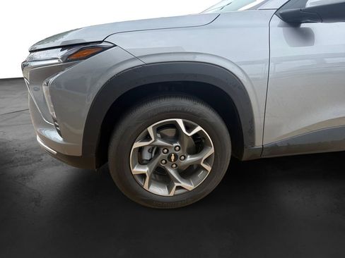 Used 2025 Chevrolet Trax LT FWD image 9