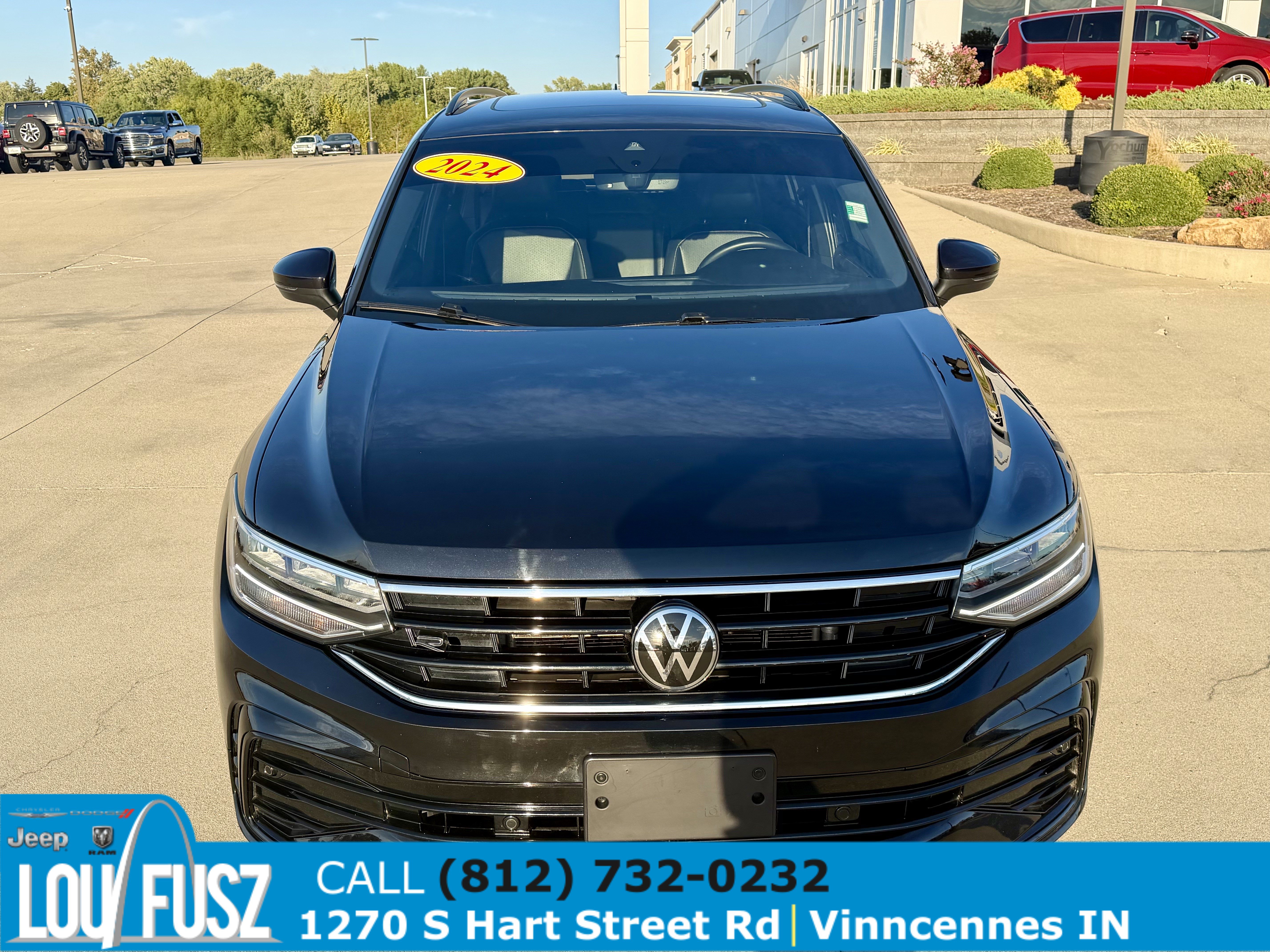 Used 2024 Volkswagen Tiguan SE R-Line FWD image 2