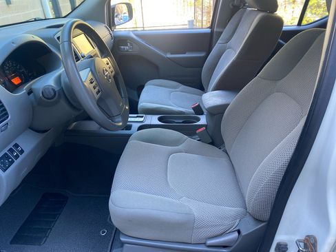 Used 2019 Nissan Frontier SV image 6