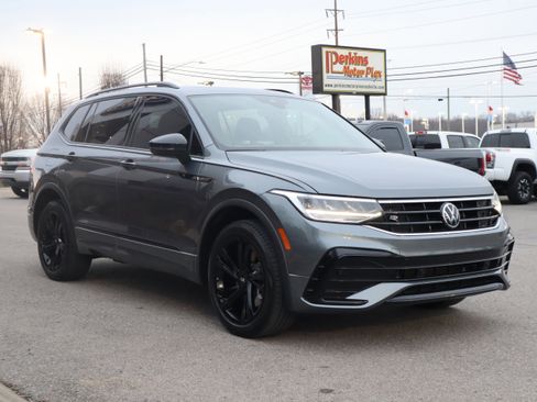 Used 2023 Volkswagen Tiguan SE R-Line image 5