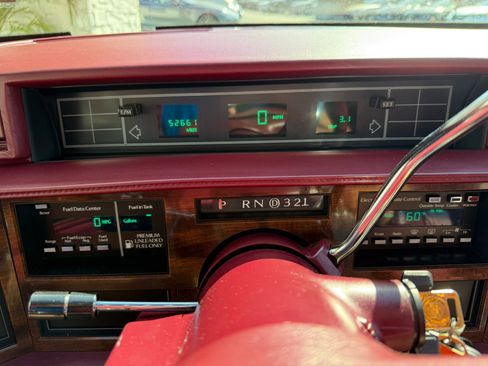 Used 1991 Cadillac De Ville Coupe image 32