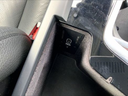 Used 2024 Volvo S60 B5 Plus image 17