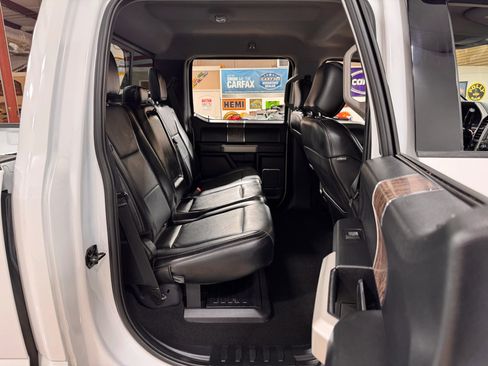 Used 2019 Ford F250 Lariat w/ Lariat Value Package image 19