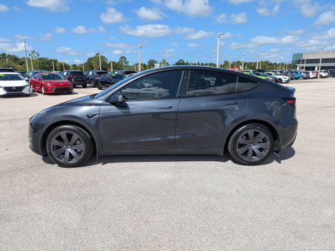 Used 2024 Tesla Model Y 2WD image 7