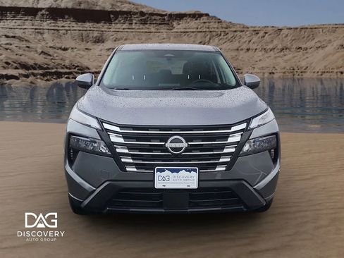 Used 2024 Nissan Rogue SV image 2