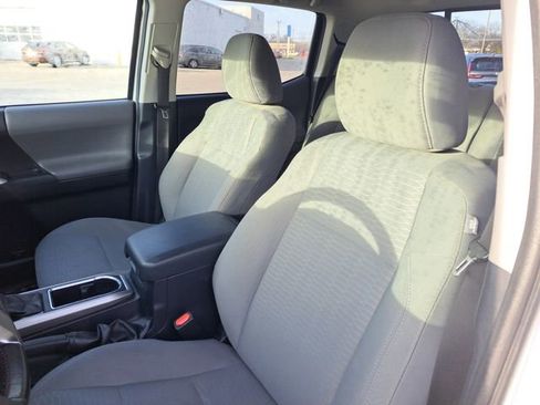Used 2017 Toyota Tacoma SR5 image 5