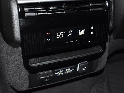 Used 2024 Jeep Wagoneer Series II image 29