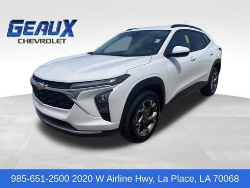 Used 2025 Chevrolet Trax LT w/ LT Convenience Package image 1