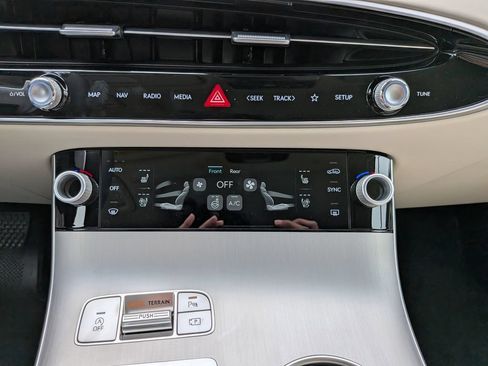 New 2026 Genesis GV70 2.5T Advanced AWD/4WD image 23