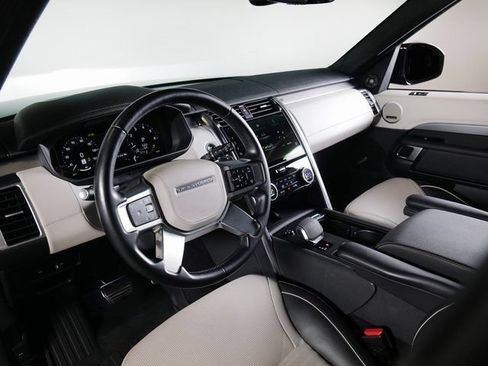 Certified 2024 Land Rover Discovery Dynamic SE AWD/4WD image 17
