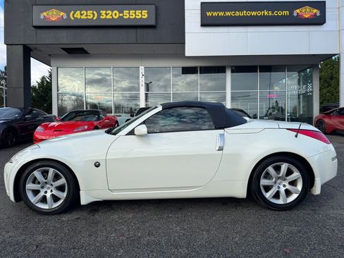 Used 2006 Nissan 350Z Touring image 2