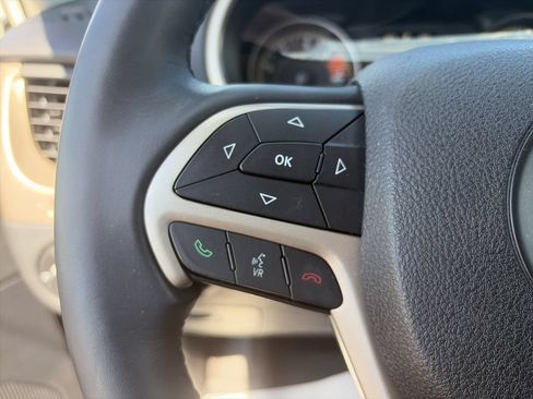 Used 2016 Jeep Cherokee Latitude FWD image 20