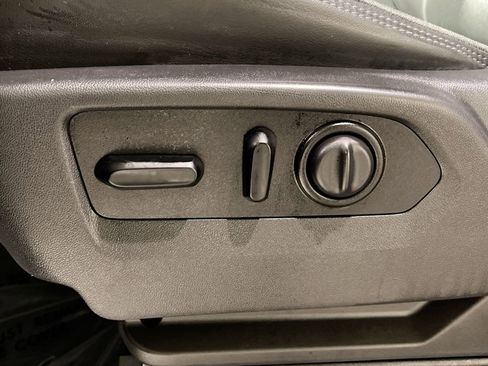 Used 2021 Chevrolet Silverado 1500 High Country w/ Technology Package image 24