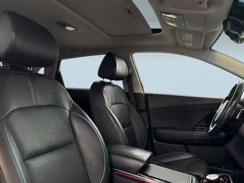 Used 2022 Kia Niro EX Premium image 31