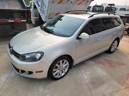 Used 2011 Volkswagen Jetta TDI FWD image 2