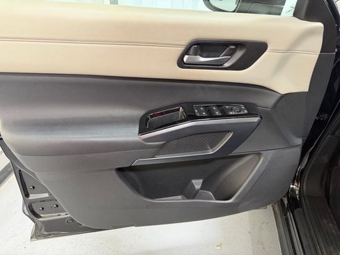 Used 2025 Nissan Pathfinder SL image 8