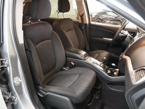 Used 2018 Dodge Journey SE image 27