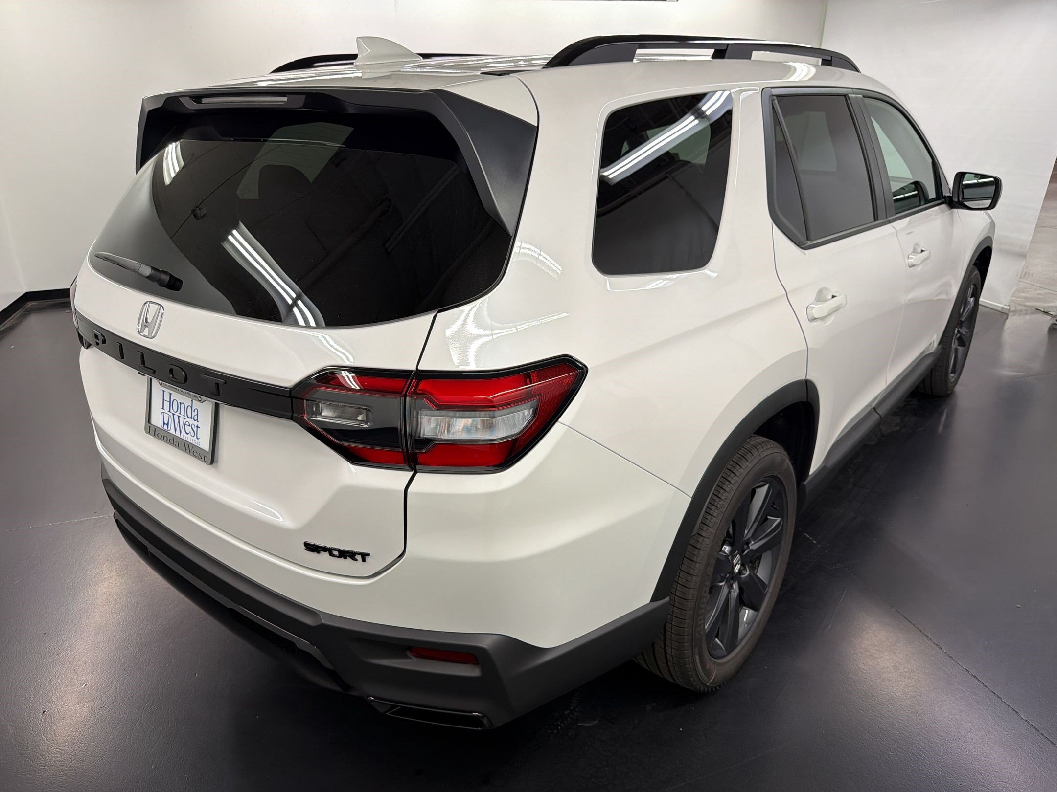 New 2026 Honda Pilot Sport image 9