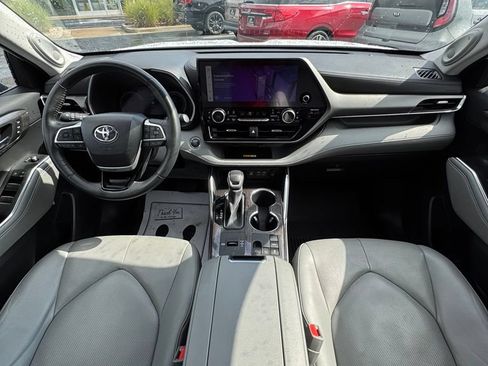 Used 2023 Toyota Highlander Limited FWD image 20