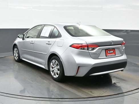 Used 2021 Toyota Corolla LE image 4