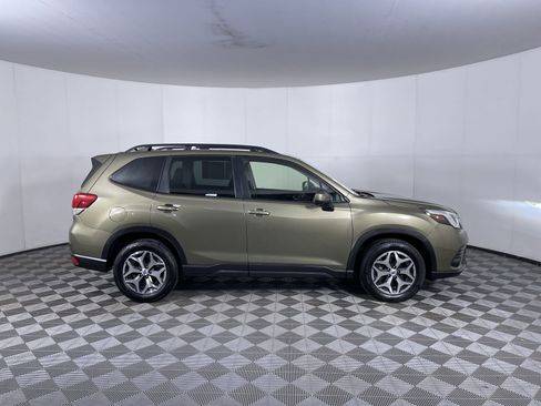 Used 2023 Subaru Forester Premium image 10