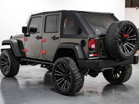 Used 2016 Jeep Wrangler Unlimited Rubicon w/ Connectivity Group image 9