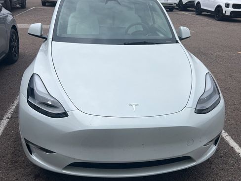 Used 2023 Tesla Model Y Long Range image 13