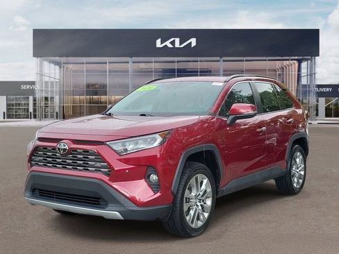Used 2020 Toyota RAV4 Limited AWD/4WD image 3