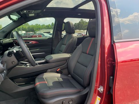 Used 2024 Chevrolet Traverse RS w/ LPO, Floor Liner Package FWD image 30