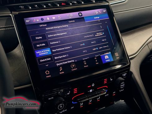 Used 2023 Jeep Grand Cherokee Limited w/ Black Appearance Package image 38