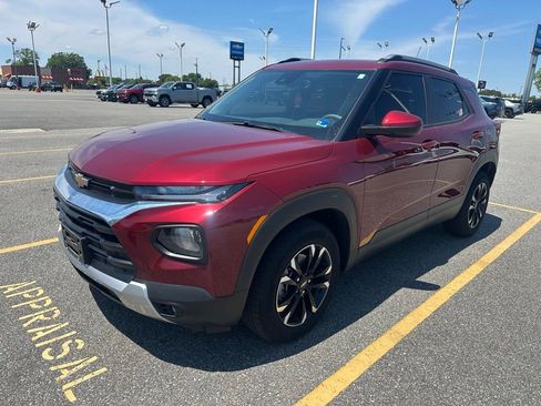 Used 2023 Chevrolet TrailBlazer LT w/ Convenience Package AWD/4WD image 2