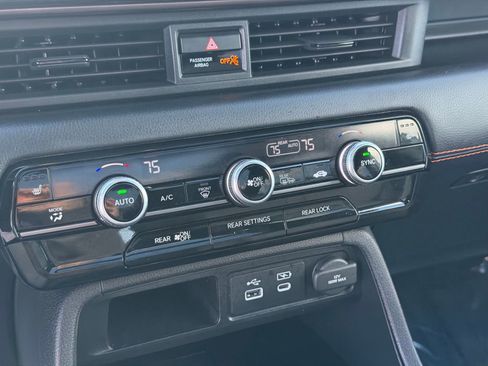 Used 2025 Honda Pilot TrailSport image 26