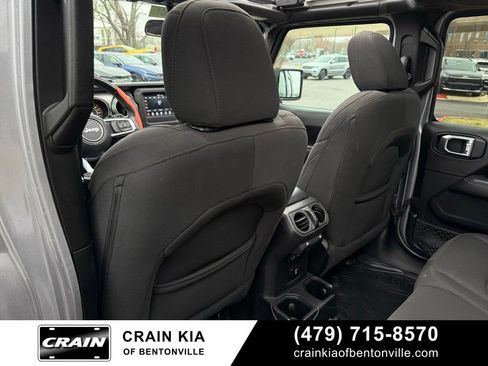 Used 2019 Jeep Wrangler Unlimited Sahara w/ LED Lighting Group AWD/4WD image 27