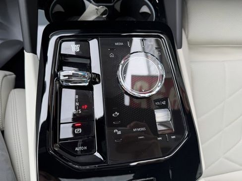 Used 2026 BMW 530i xDrive w/ Executive Package image 14