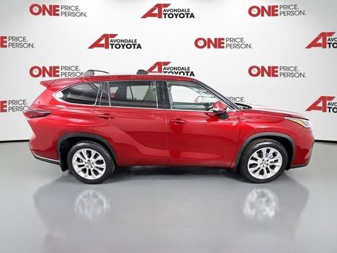 Used 2024 Toyota Highlander Limited image 8