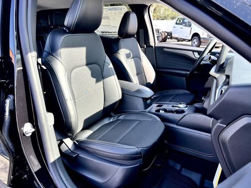 New 2025 Ford Escape SE image 18