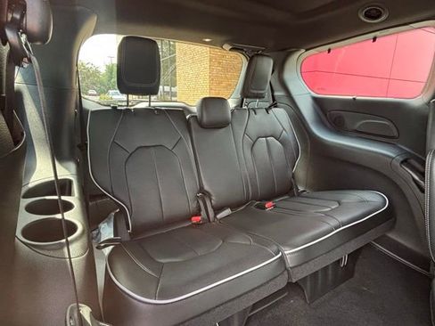 New 2026 Chrysler Pacifica Limited w/ Uconnect Theater Family Group image 10