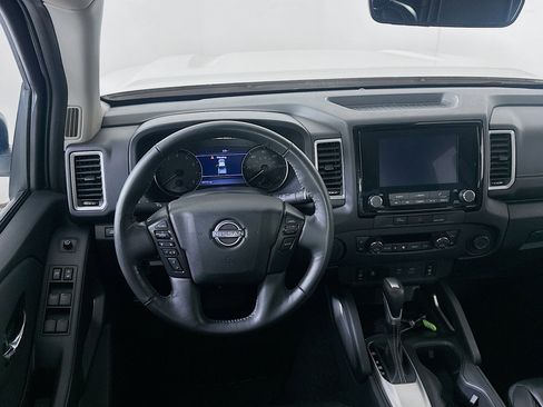 Used 2024 Nissan Frontier SL image 17