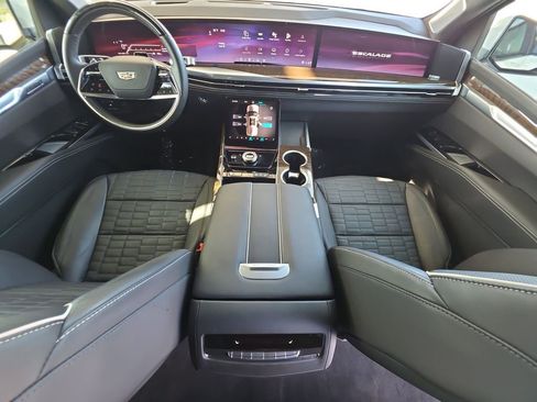 Used 2025 Cadillac Escalade Sport Platinum w/ LPO, ONYX Package AWD/4WD image 21