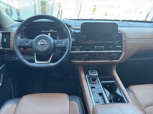 Used 2024 Nissan Pathfinder Platinum image 14