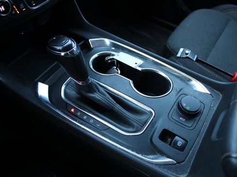 Used 2018 Chevrolet Traverse LT image 28