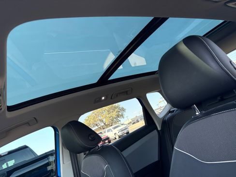 Certified 2023 Volkswagen Taos SE w/ Panoramic Sunroof Package image 17
