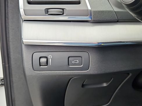 Used 2022 Volvo XC90 T5 Momentum image 14